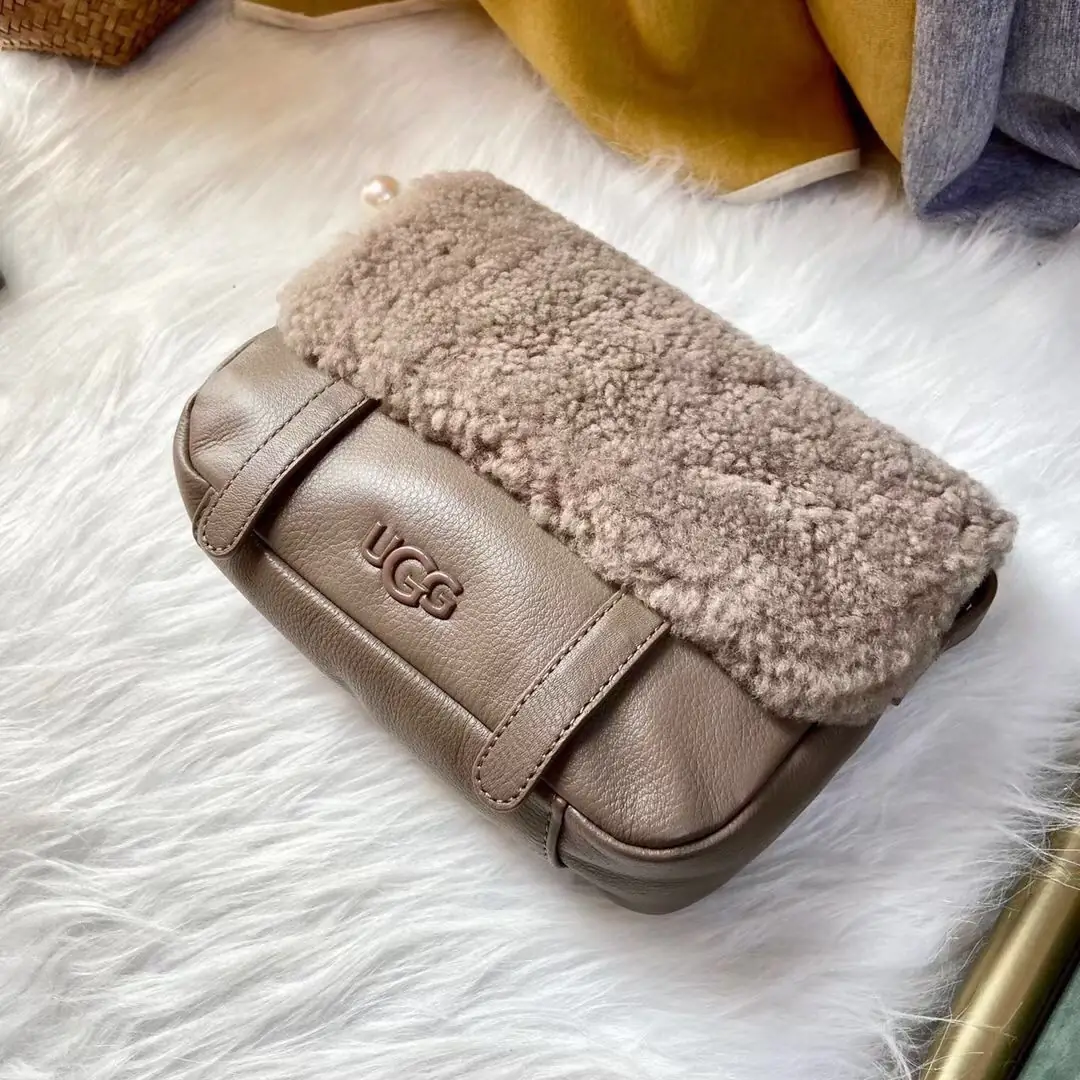 Kng365  UGG 250🤴🏾 35.99$ gallery