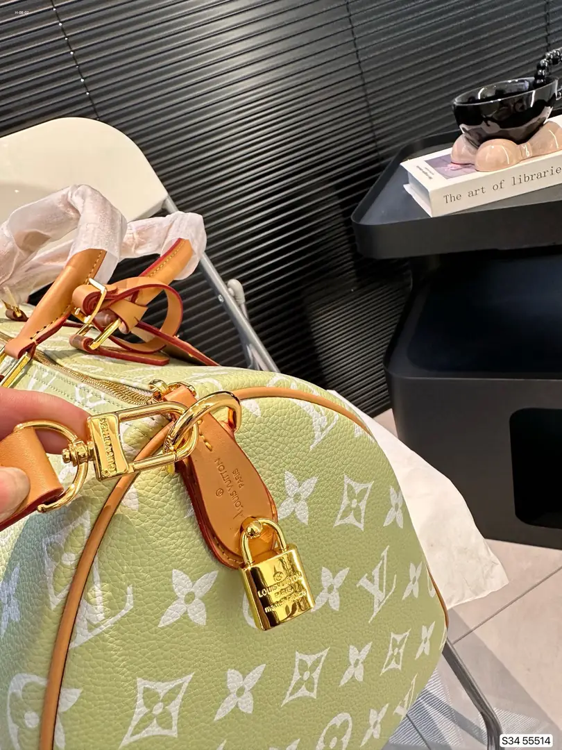 Kng4016  LV 85$ gallery