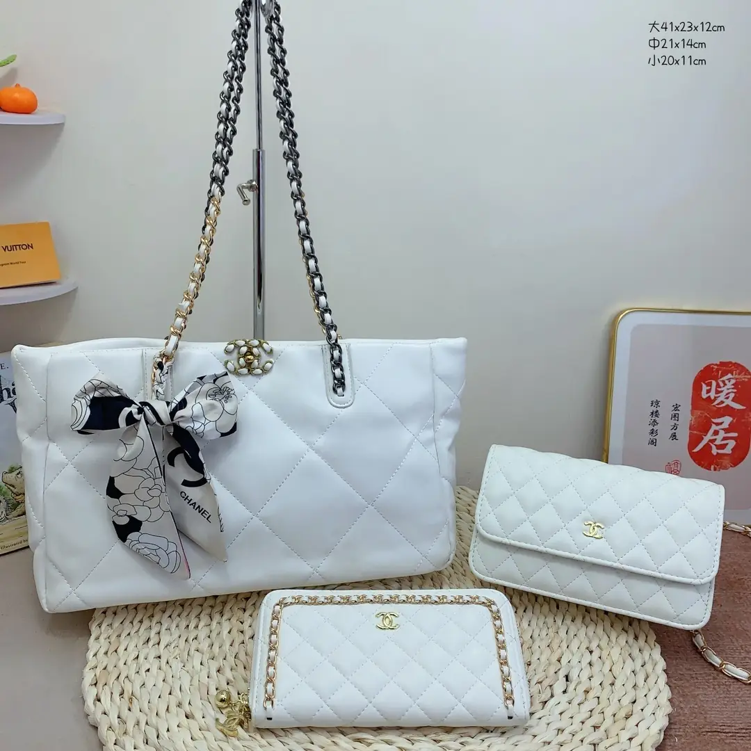 Kng4030 Chanel  85$ gallery