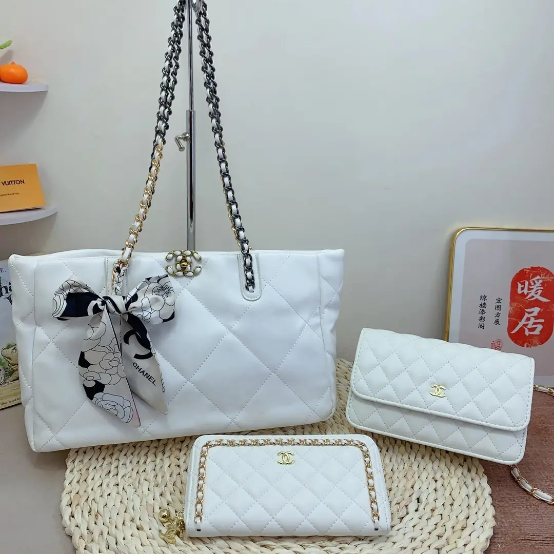 Kng4030 Chanel  85$ gallery