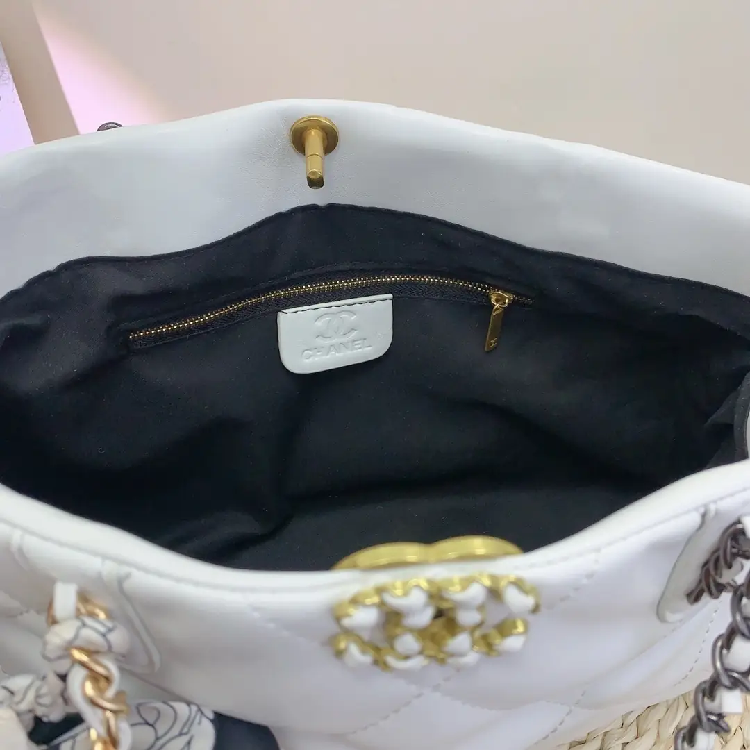 Kng4030 Chanel  85$ gallery