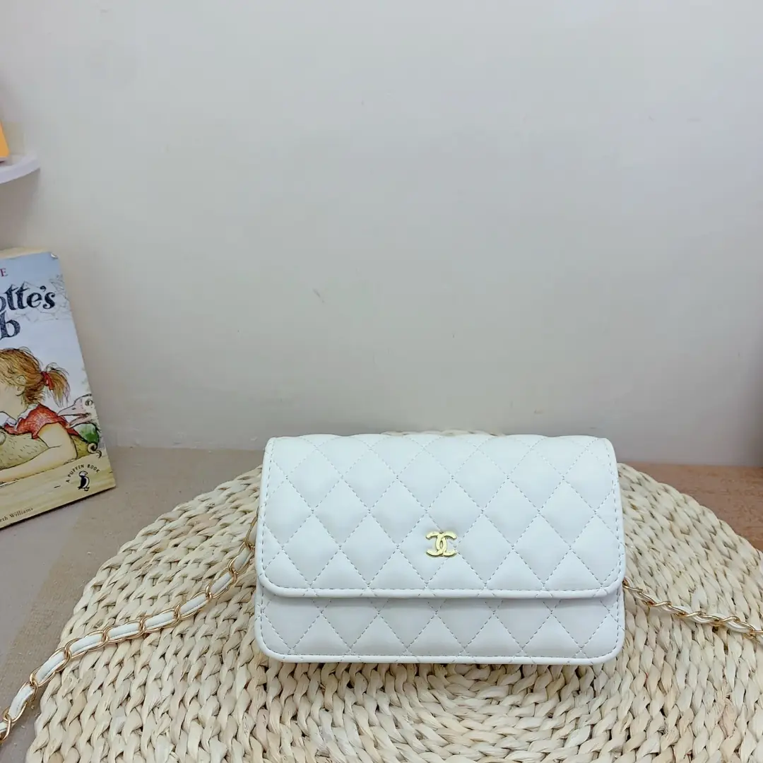 Kng4030 Chanel  85$ gallery