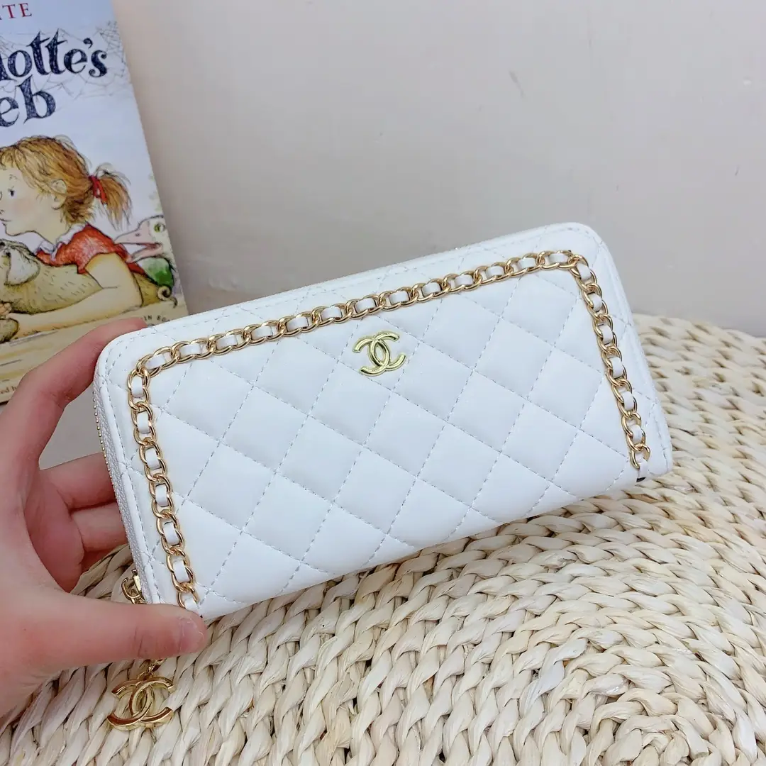 Kng4030 Chanel  85$ gallery