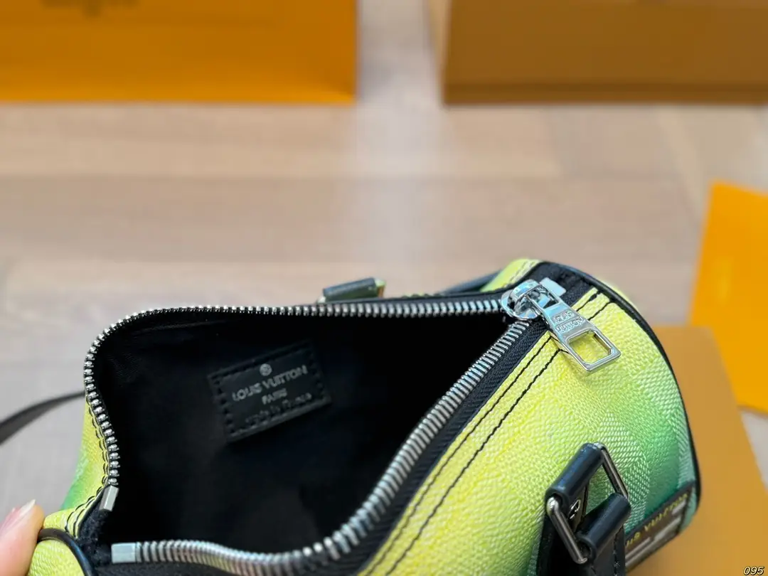 Kng4202  LV 95$ gallery