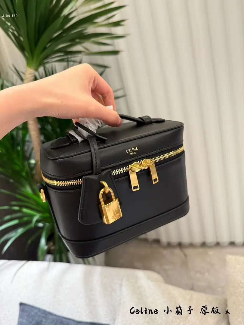 Kng4213 CéLINE  68$ gallery