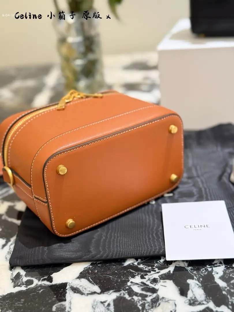 Kng4213 CéLINE  68$ gallery