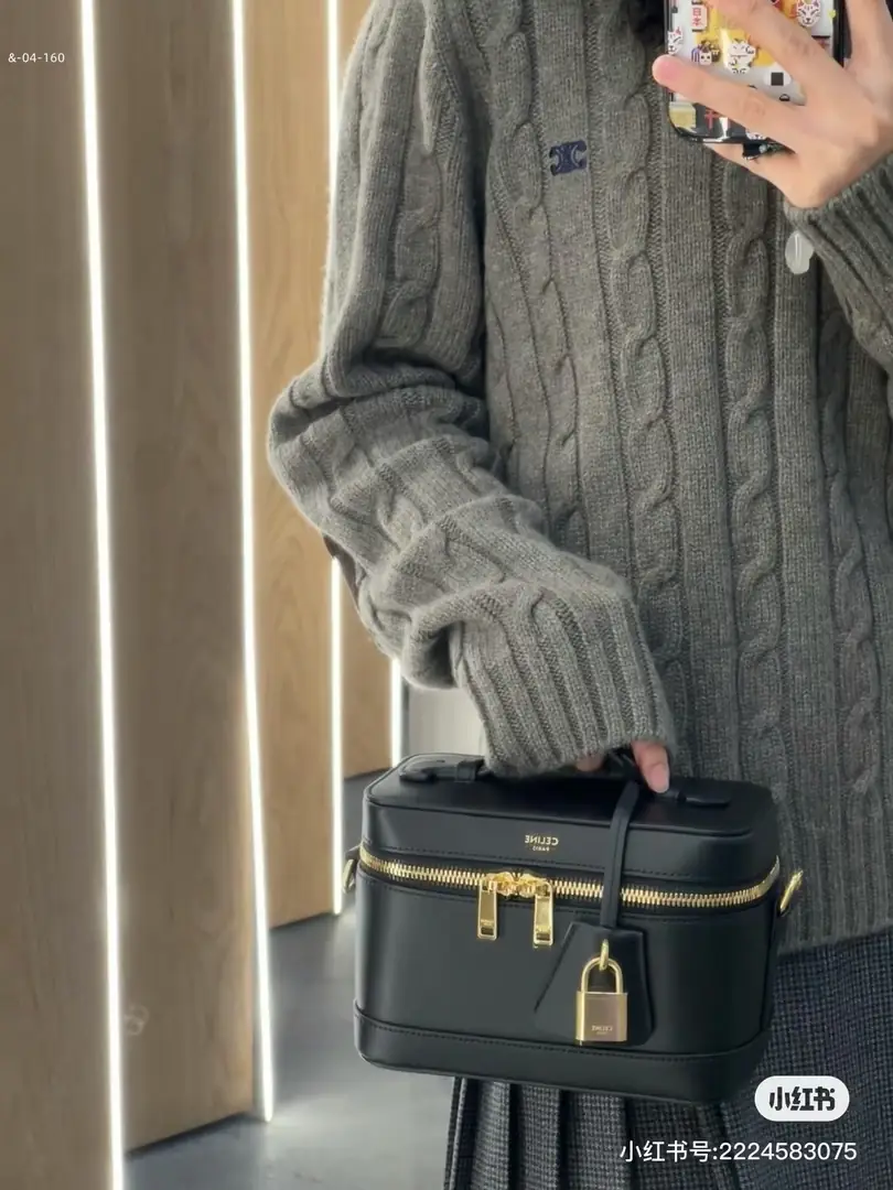 Kng4213 CéLINE  68$ gallery