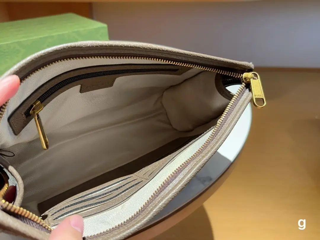 Kng4216 Gucci  69.8$ gallery