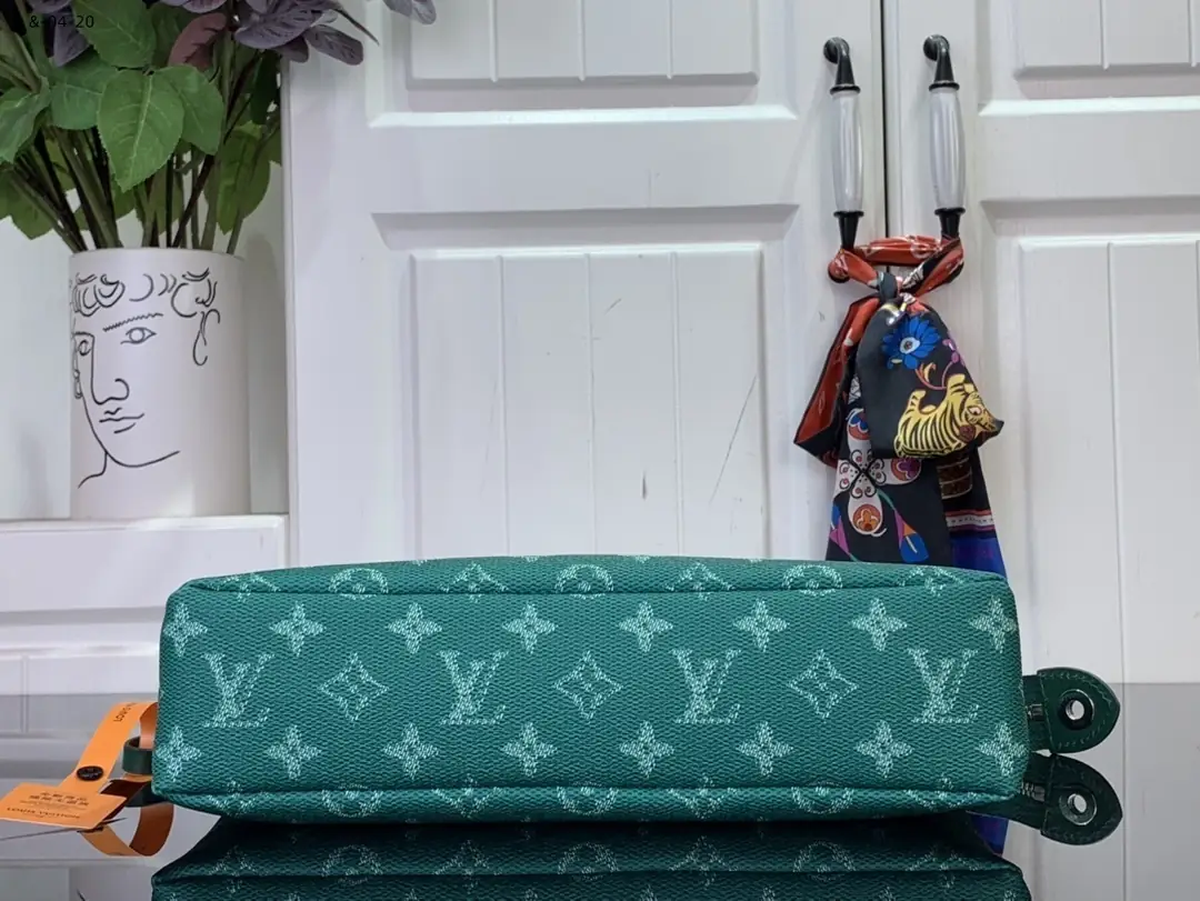 Kng4224  LV  89$ gallery