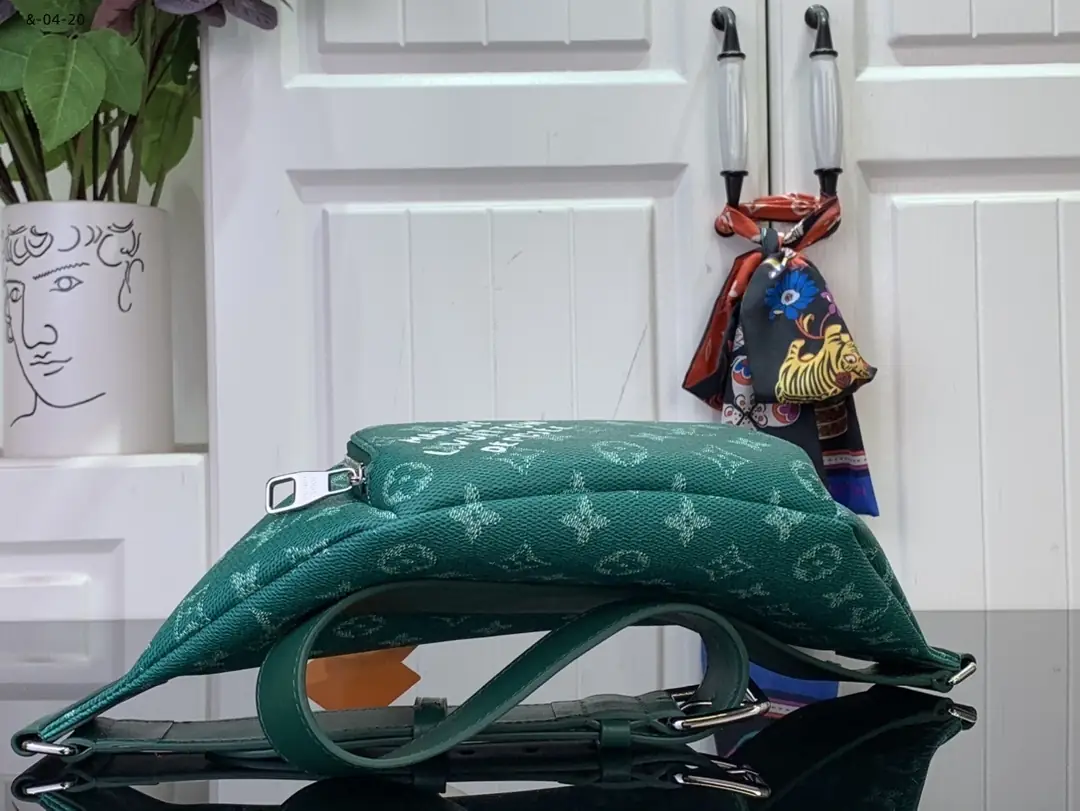 Kng4226 LV，85$ gallery