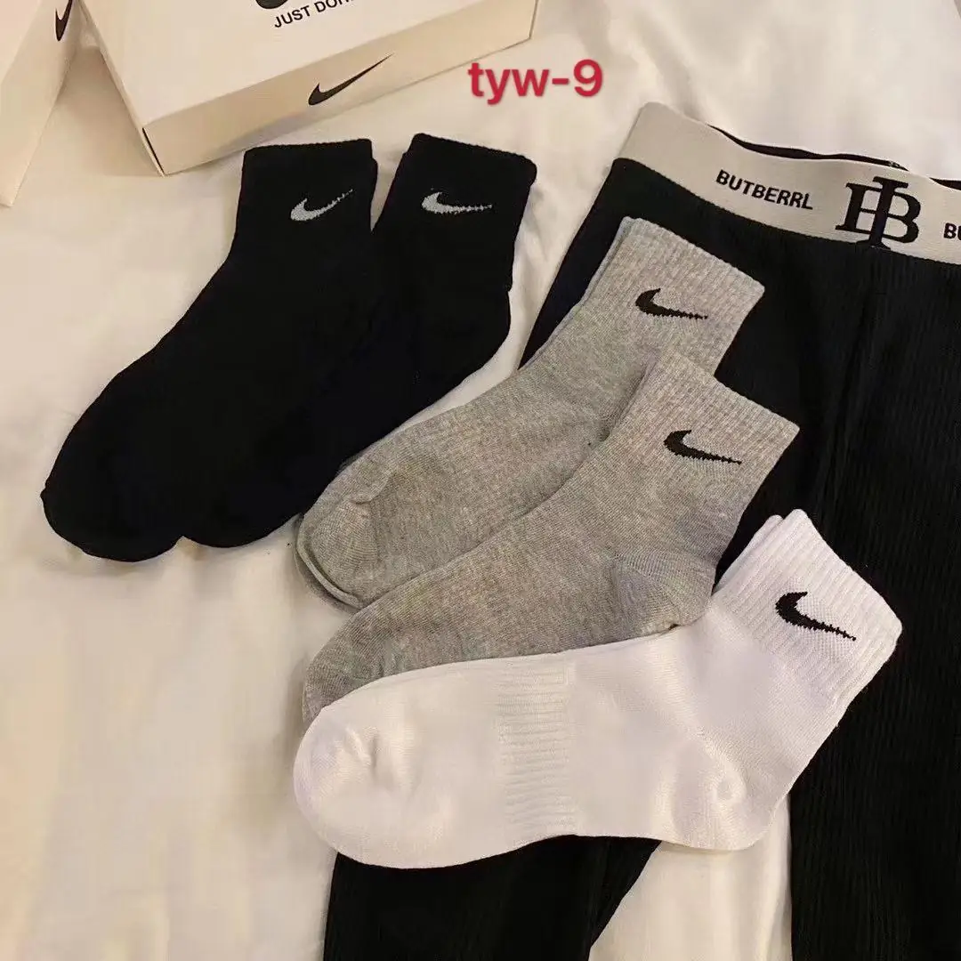 Kng492  NIKE socks 4A+ 26.99$ 220 gallery