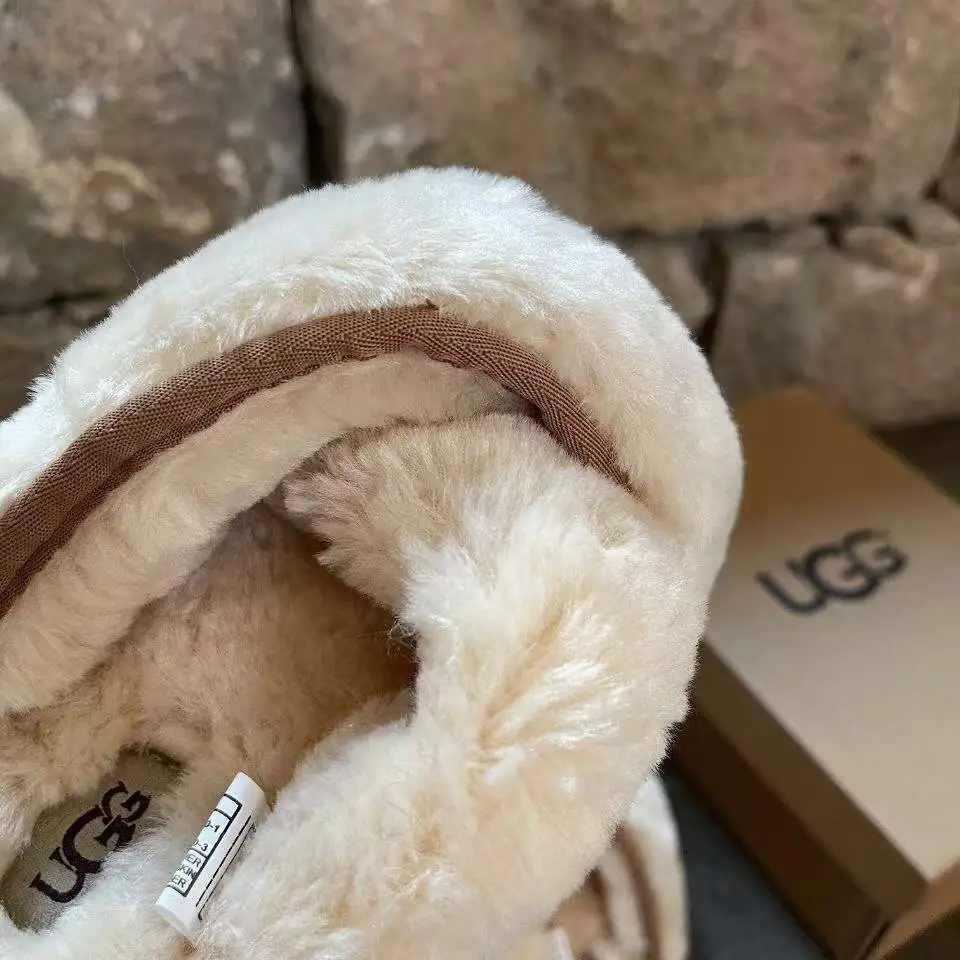 Kng656 UGG  320 41.5$ gallery