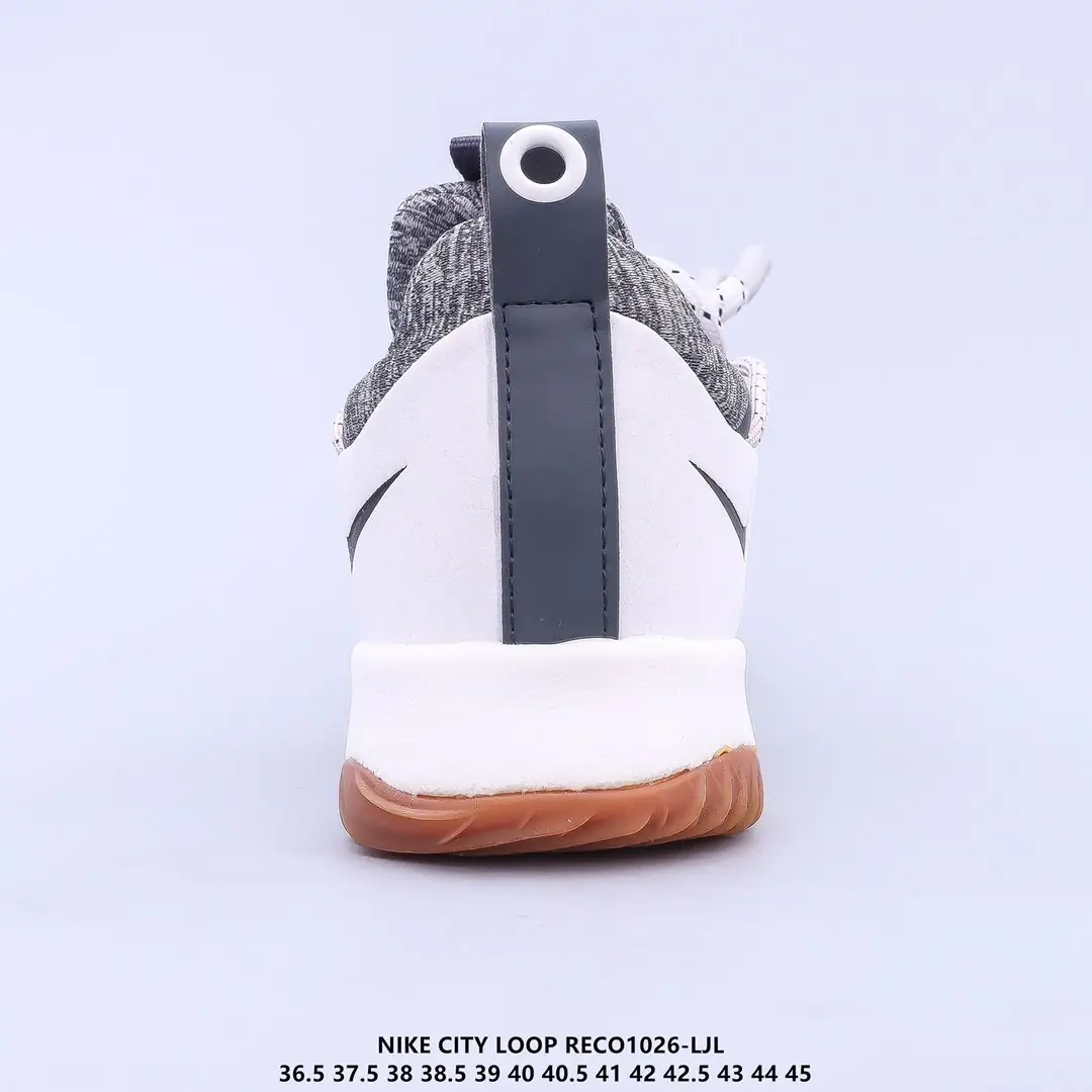 Kng934 Nike W  300🤴🏾 41.5$ gallery