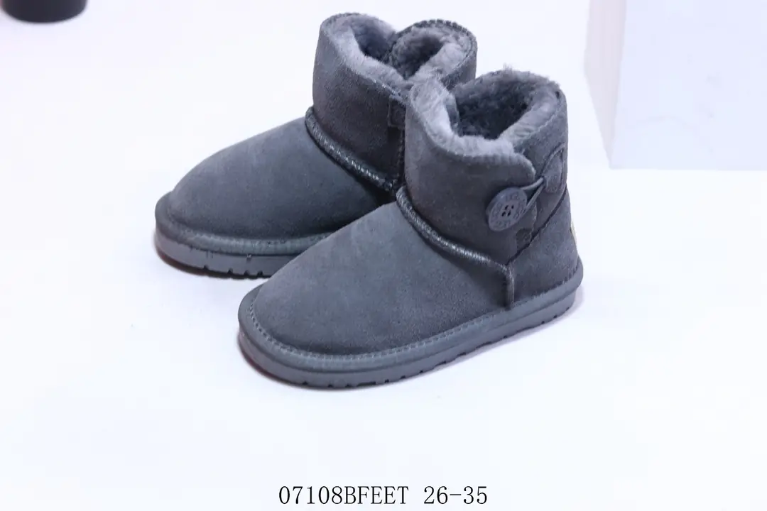 M1005 _UGG $32.44 gallery