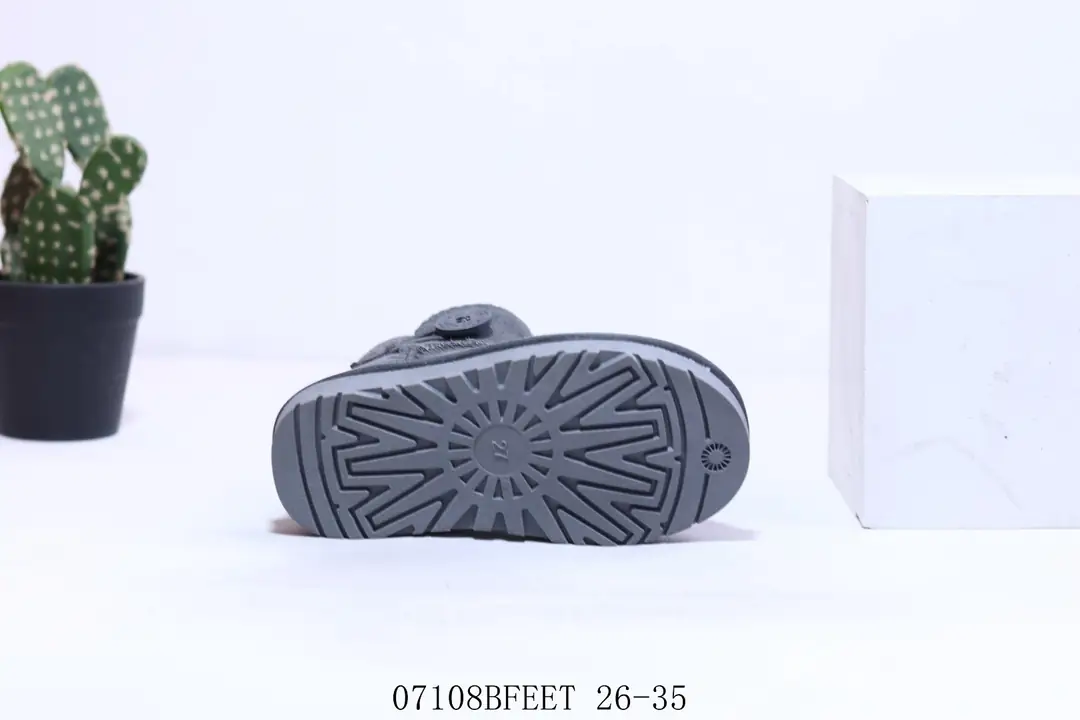 M1005 _UGG $32.44 gallery