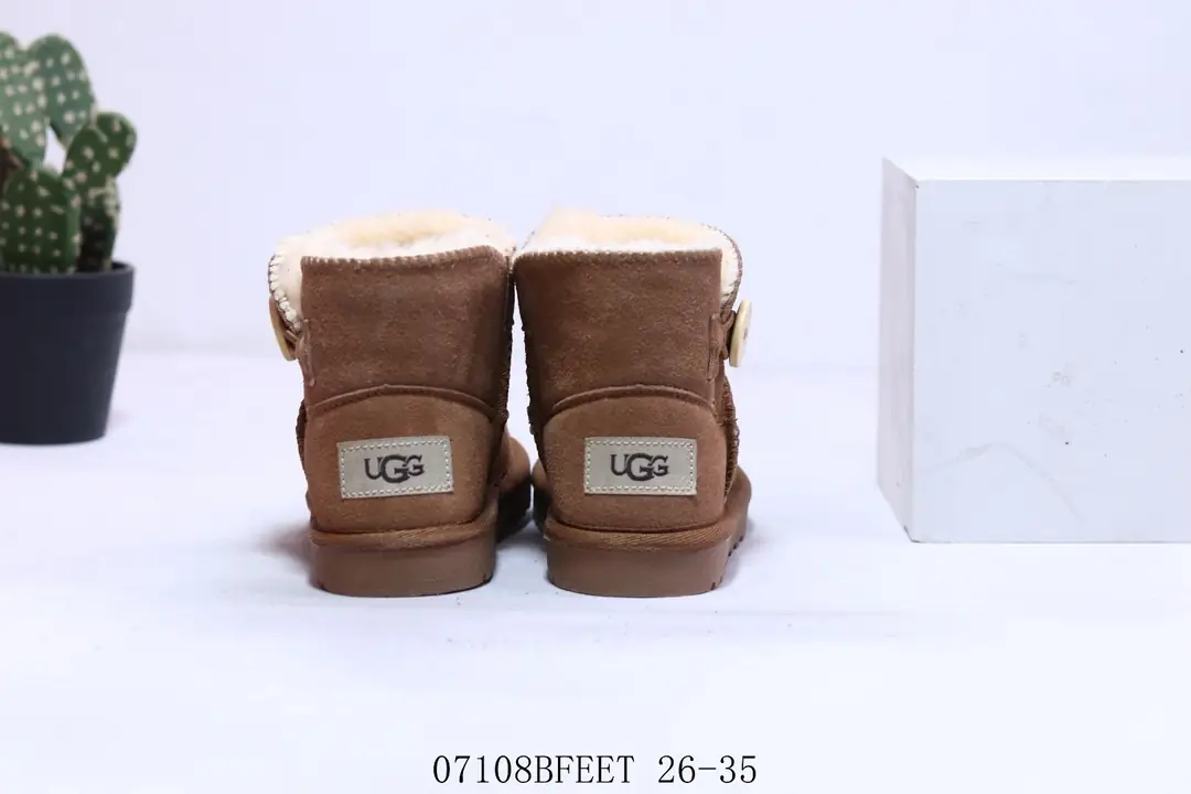 M1005 _UGG $32.44 gallery