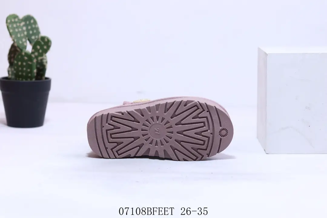 M1005 _UGG $32.44 gallery