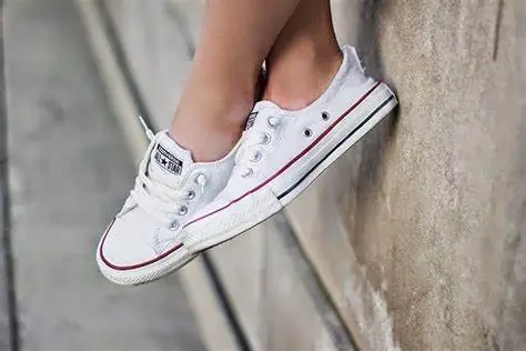 M1009  CONVERSE $35.24 gallery