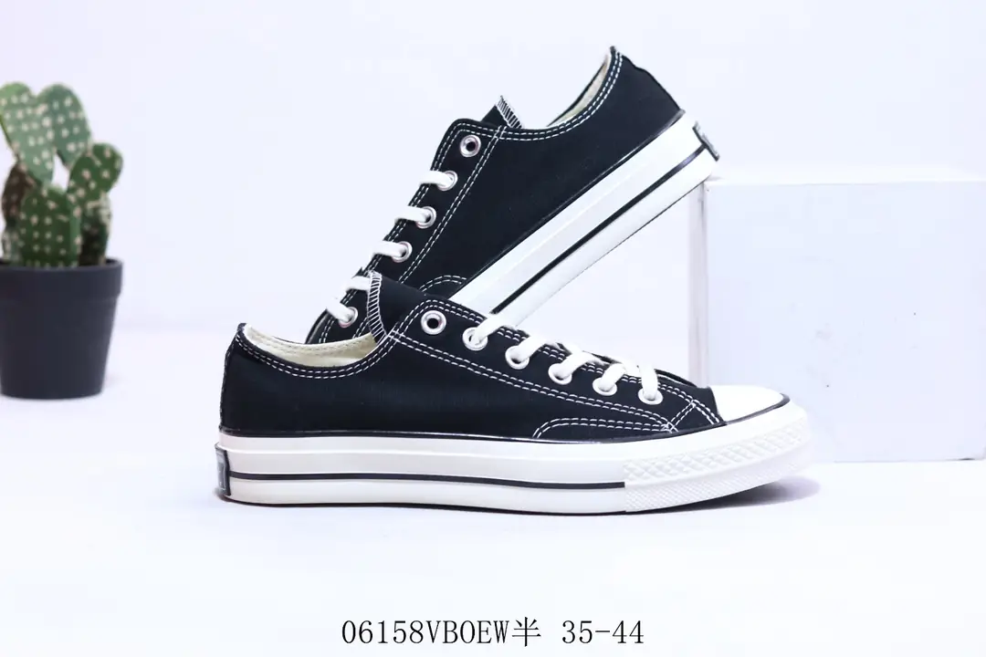 M1009  CONVERSE $35.24 gallery