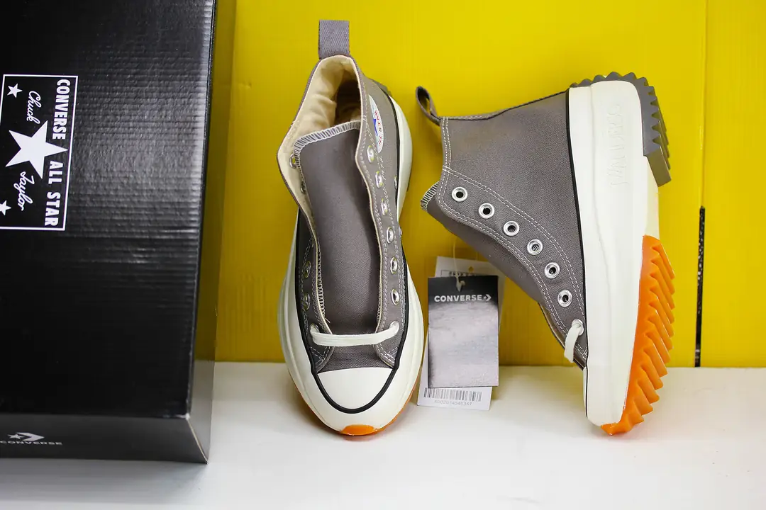 M101 50.03$ J.W. Anderson x Converse chuck Run Star Hike1970s British gallery