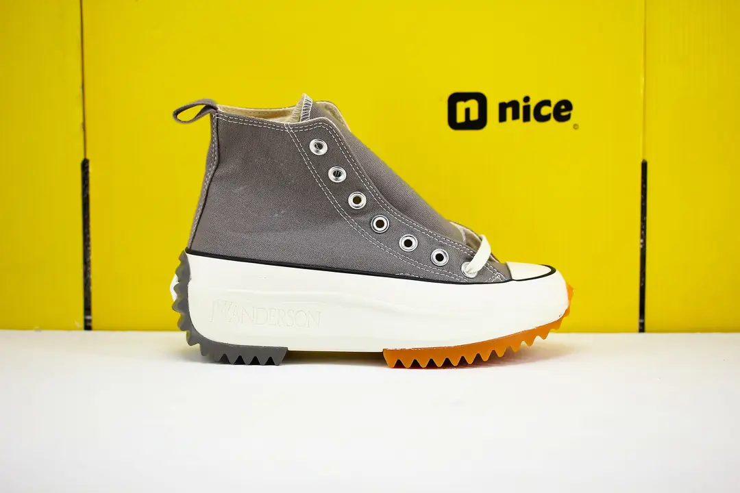 M101 50.03$ J.W. Anderson x Converse chuck Run Star Hike1970s British gallery