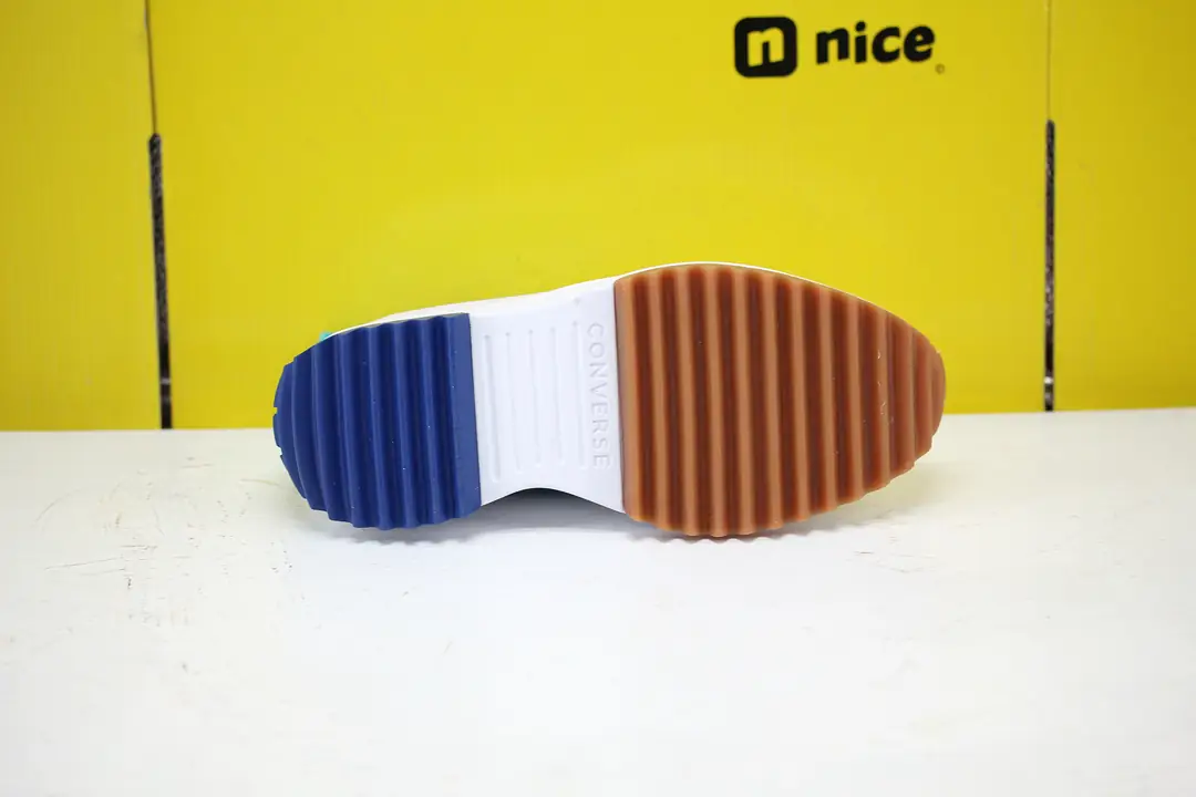 M101 50.03$ J.W. Anderson x Converse chuck Run Star Hike1970s British gallery