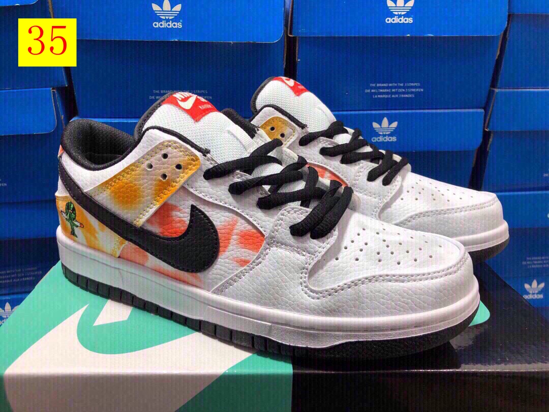 M1056  Nike SB Dunk   $44.94 gallery