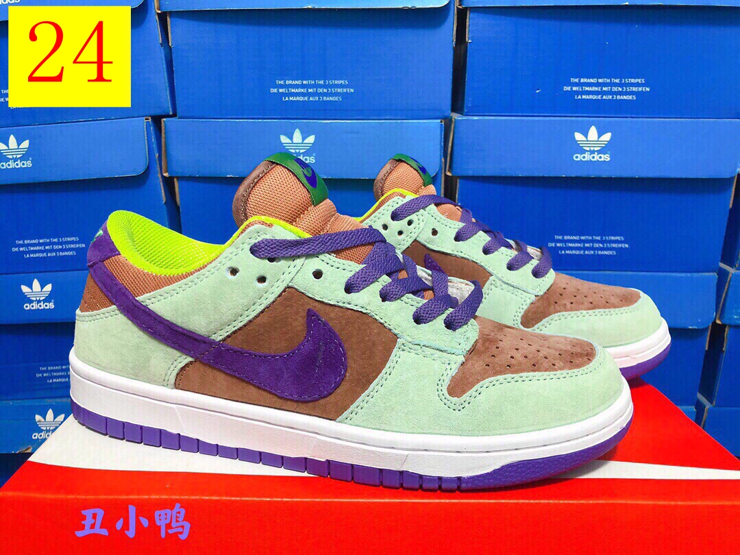 M1056  Nike SB Dunk   $44.94 gallery