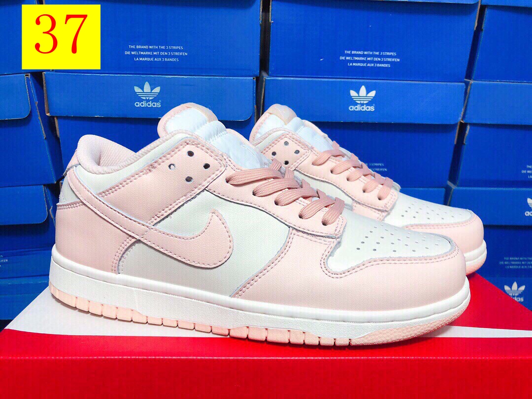 M1056  Nike SB Dunk   $44.94 gallery