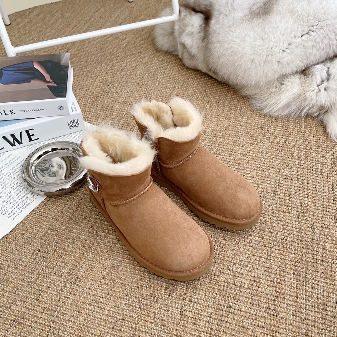M1061  UGG   $47.34 gallery