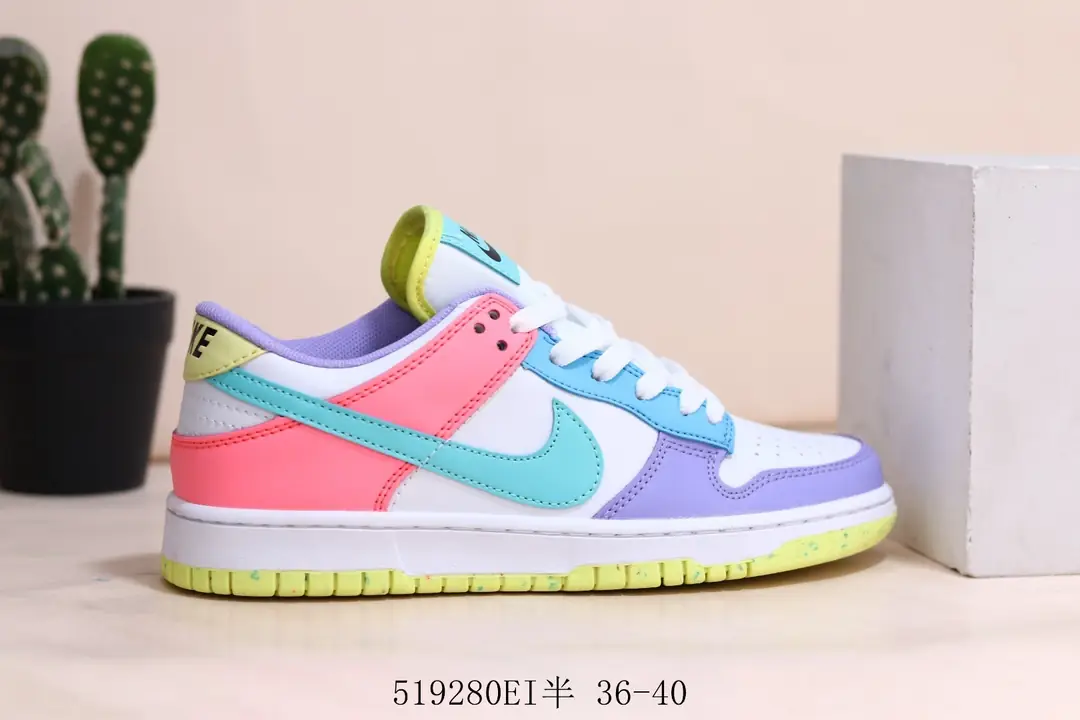 M1078  Nike Dunk Low    $28 gallery