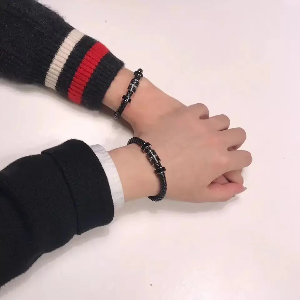 M111  27.04$ SWAROVSKI gallery