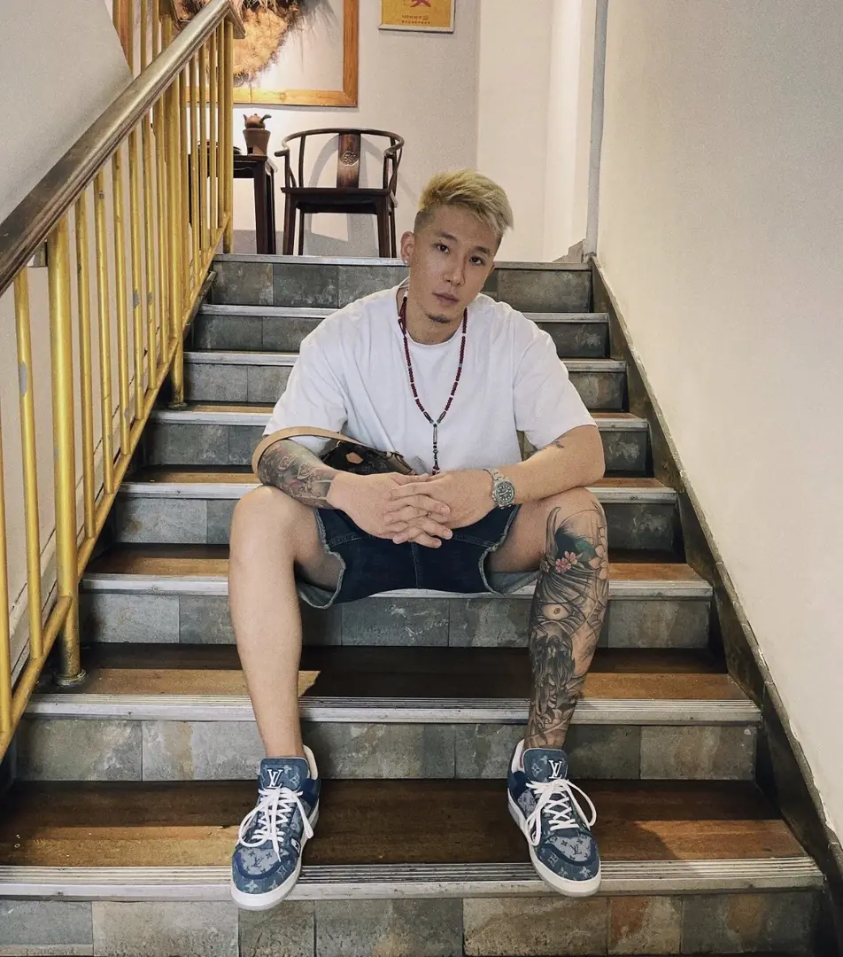 M1126  Louis Vuitton   45.62$ gallery