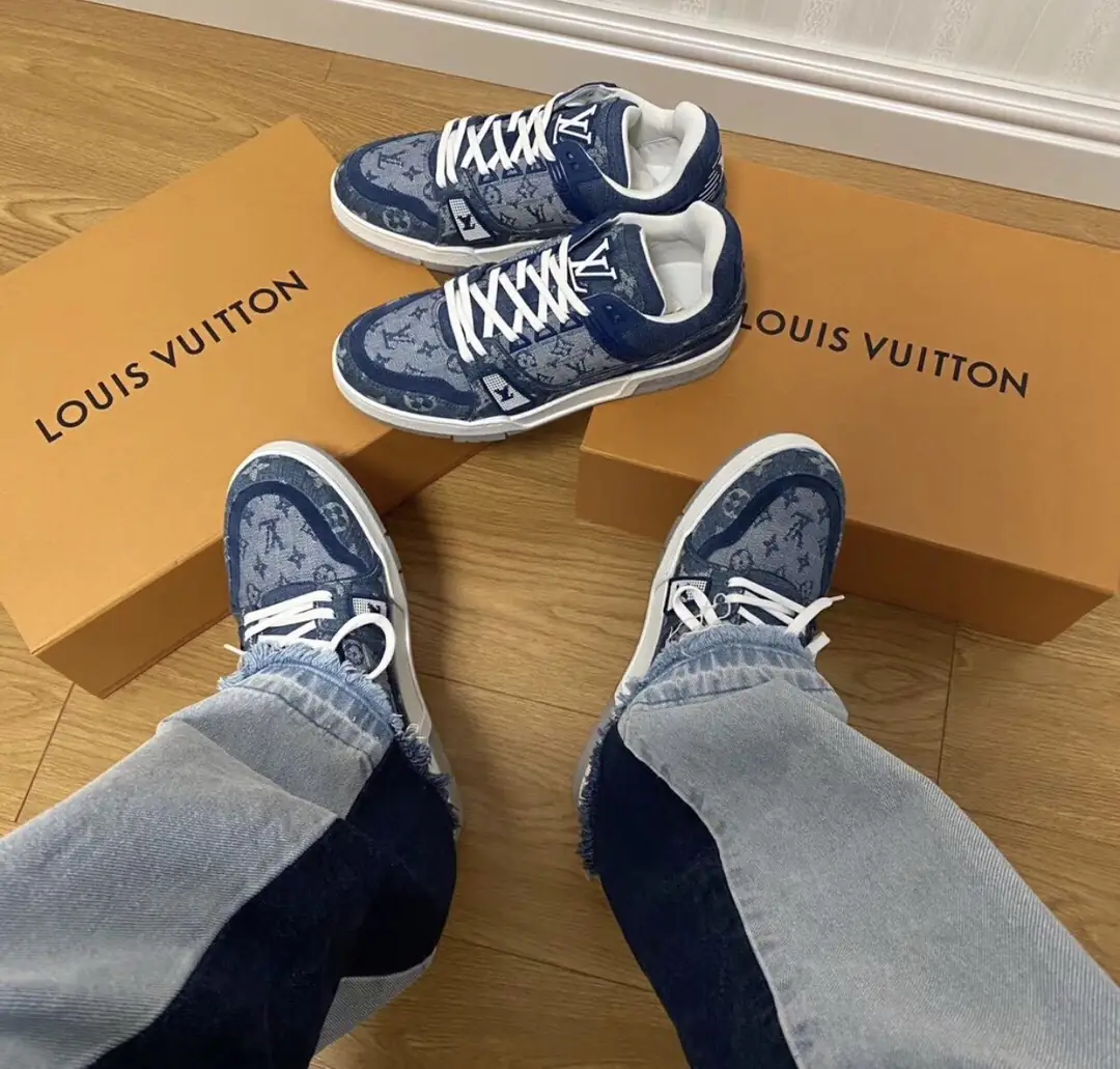 M1126  Louis Vuitton   45.62$ gallery