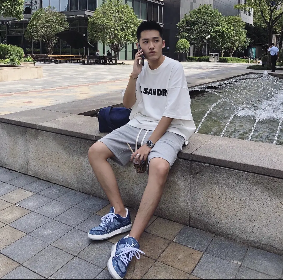 M1126  Louis Vuitton   45.62$ gallery