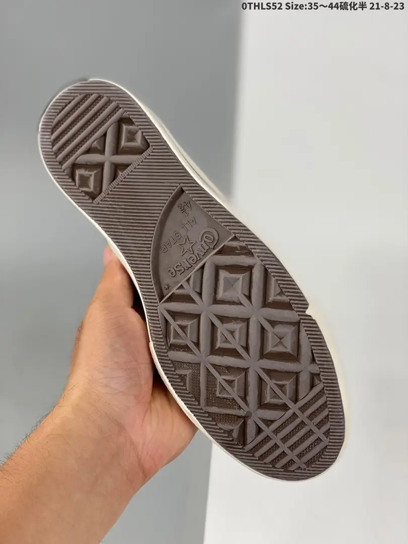 M1151  Converse   43.52$ gallery