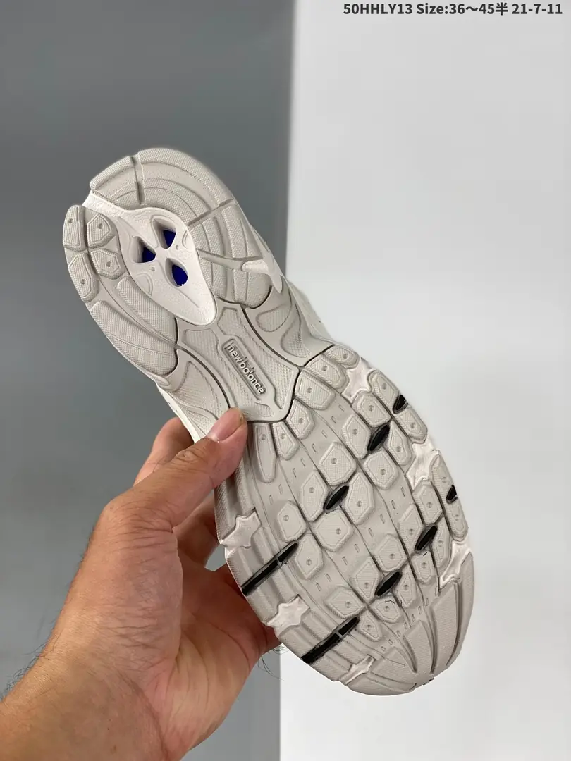 M1153   NewBalance    43.56$ gallery