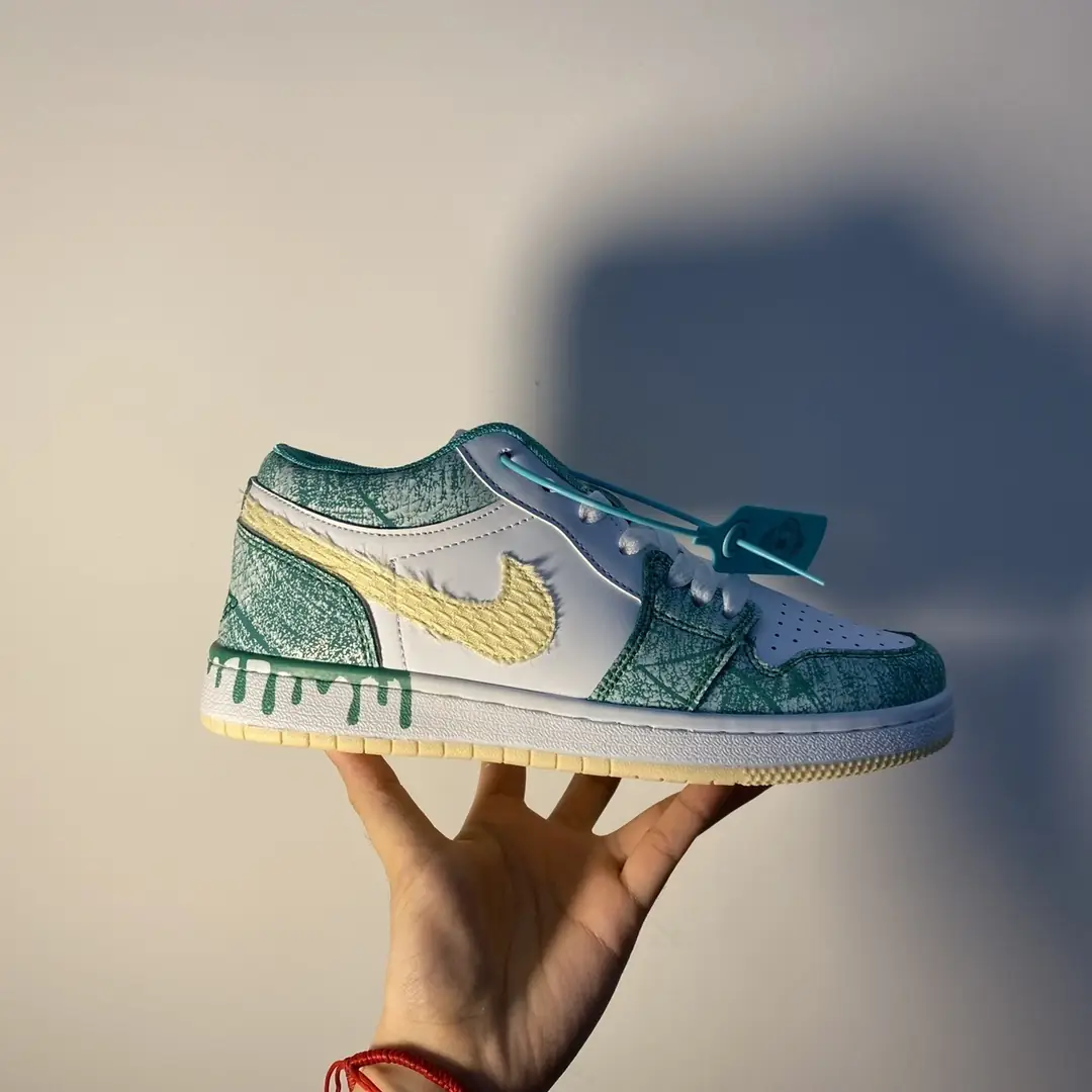 M1168   Nike Air Jordan 1  49.66$ gallery