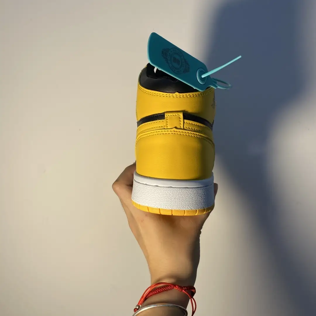 M1168   Nike Air Jordan 1  49.66$ gallery