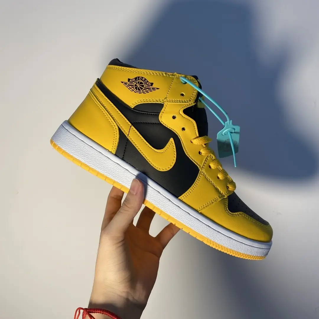 M1168   Nike Air Jordan 1  49.66$ gallery