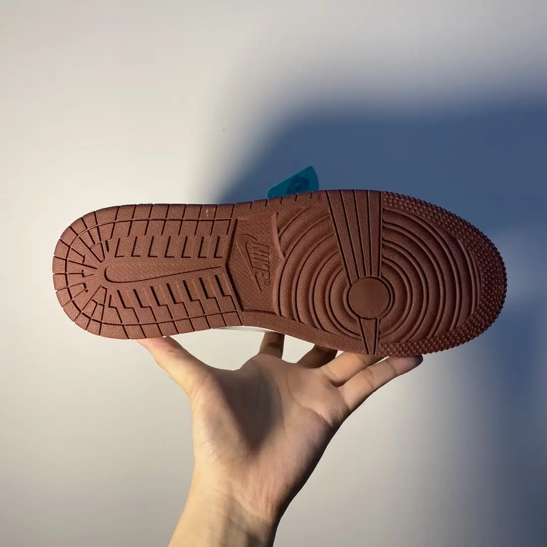 M1168   Nike Air Jordan 1  49.66$ gallery