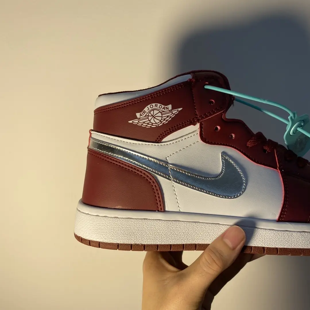 M1168   Nike Air Jordan 1  49.66$ gallery