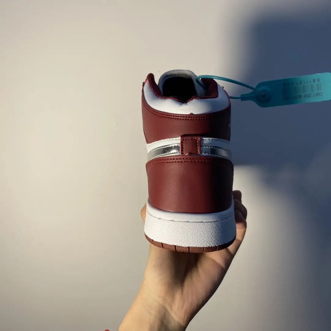 M1168   Nike Air Jordan 1  49.66$ gallery