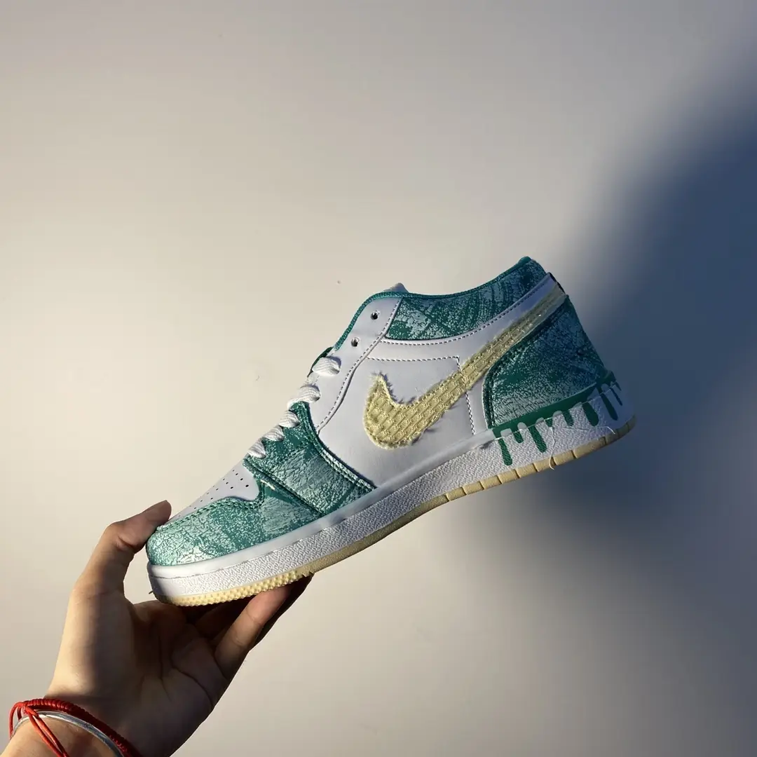 M1168   Nike Air Jordan 1  49.66$ gallery