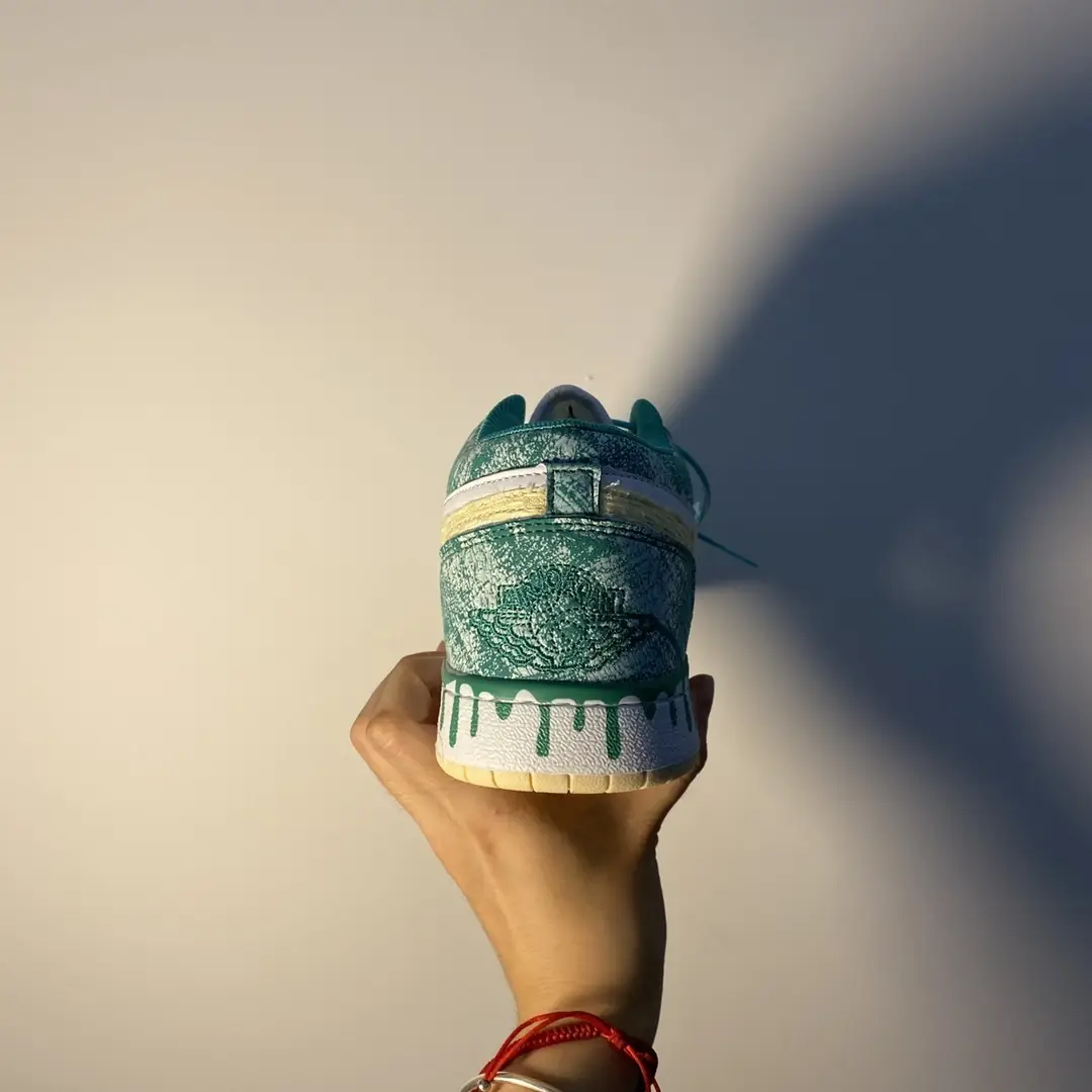 M1168   Nike Air Jordan 1  49.66$ gallery