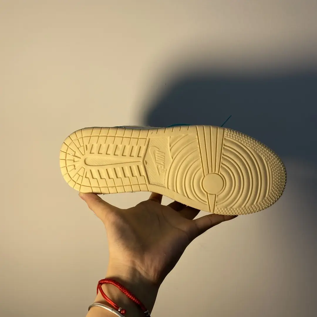 M1168   Nike Air Jordan 1  49.66$ gallery