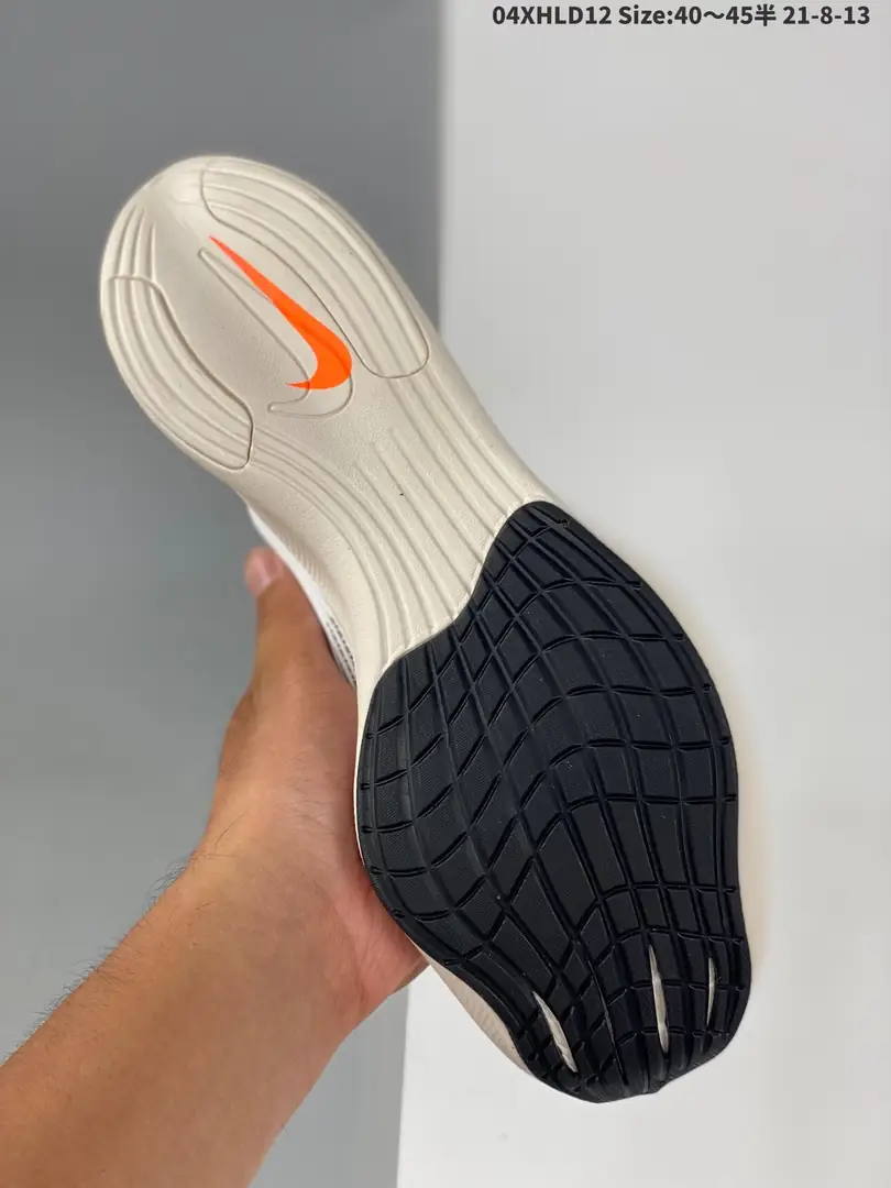 M1185  Nike ZoomX Vaporfly  45.66$ gallery