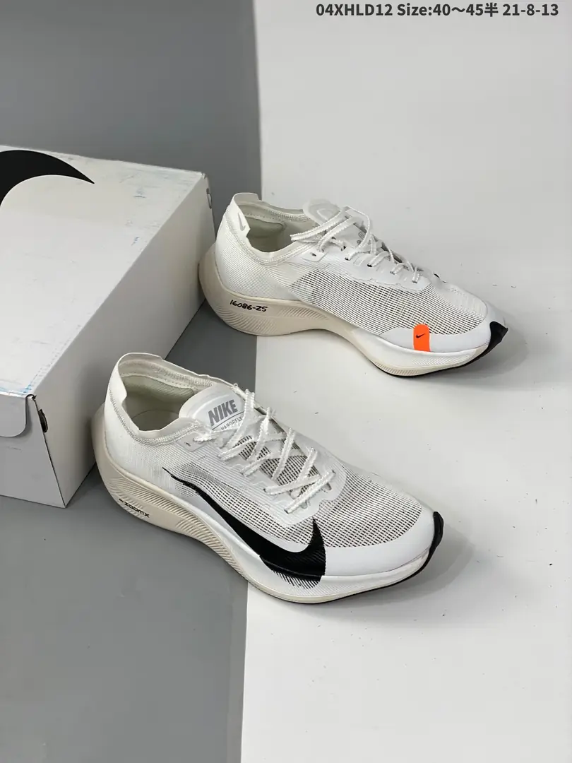 M1185  Nike ZoomX Vaporfly  45.66$ gallery