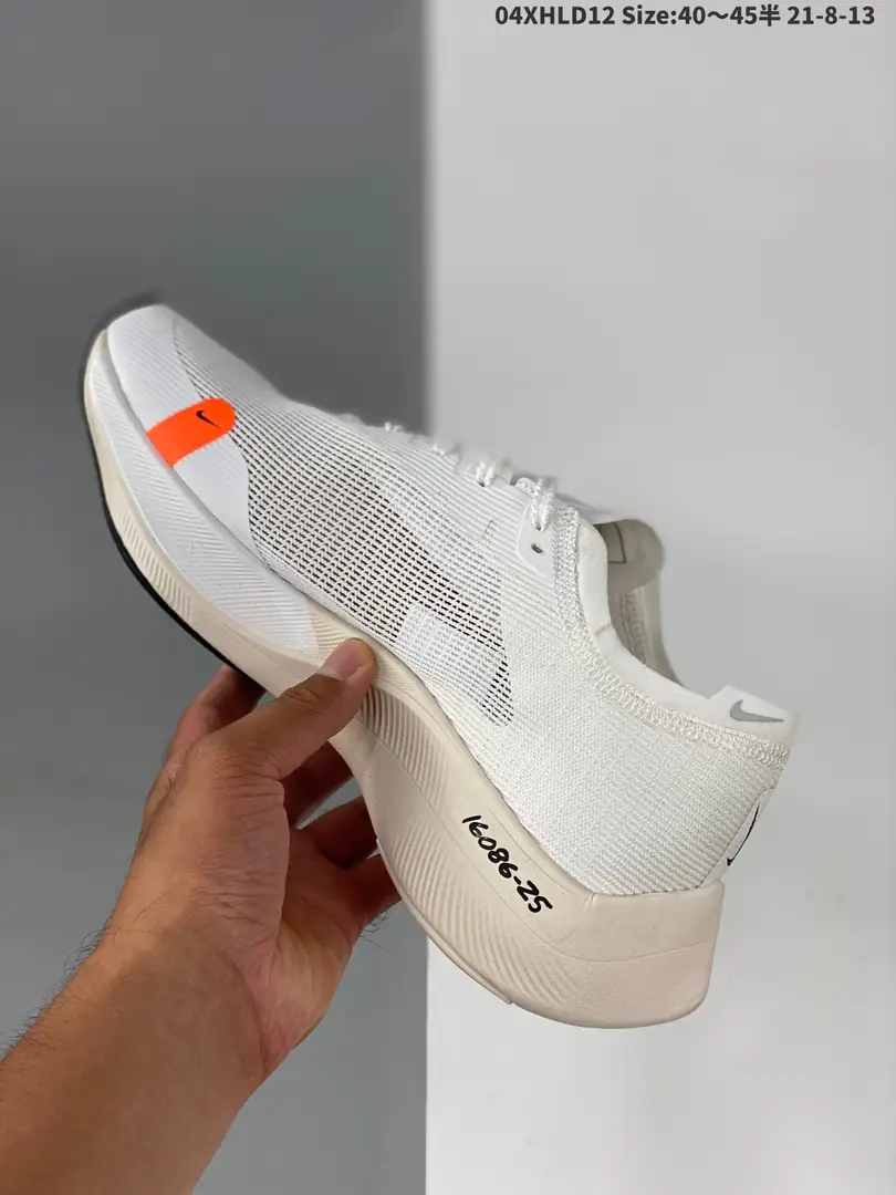 M1185  Nike ZoomX Vaporfly  45.66$ gallery