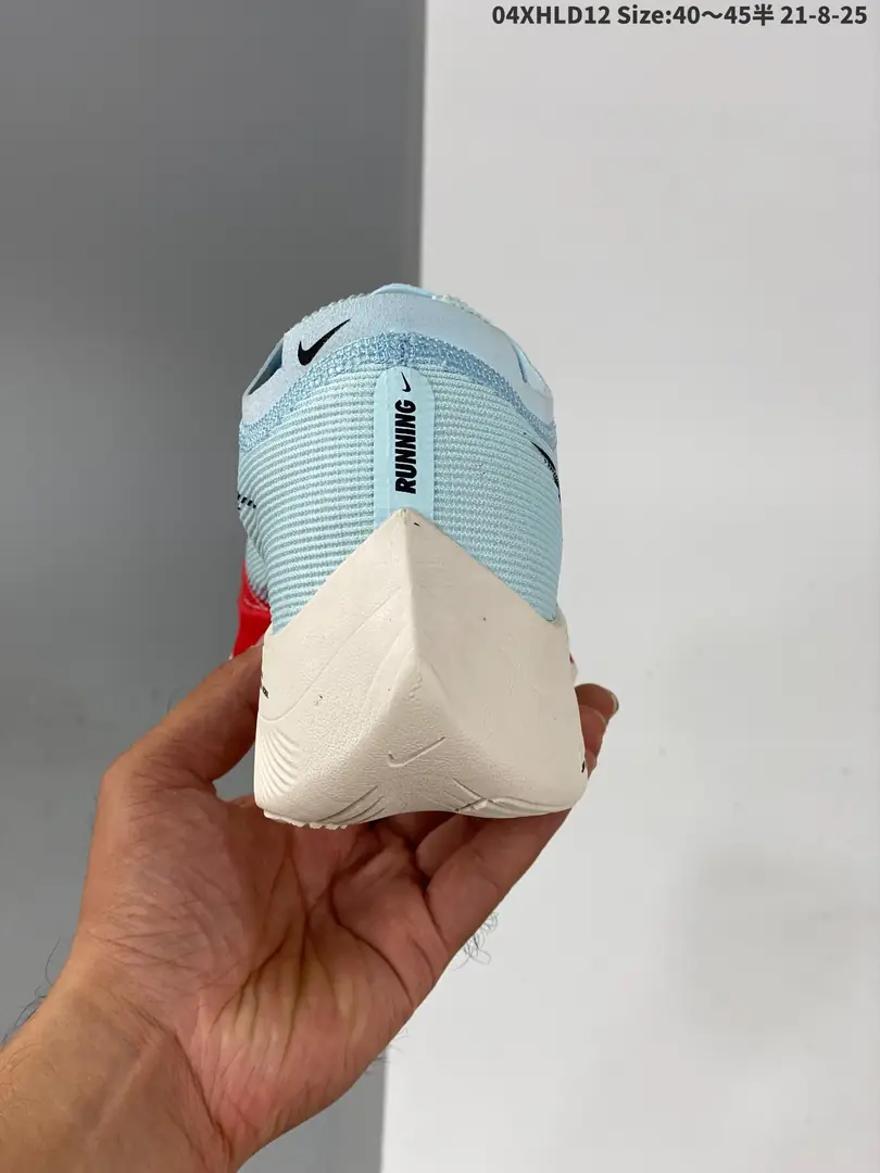 M1185  Nike ZoomX Vaporfly  45.66$ gallery